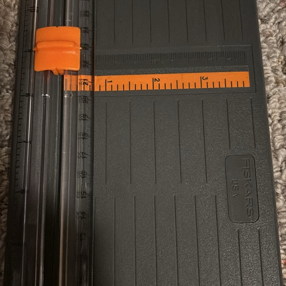 Fiskars paper cutter - Picture 3 of 3